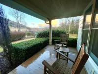 Golden Acres Ranch Hot Tub,Game Room, Creek & Mtn View. 8m from DT Highlands