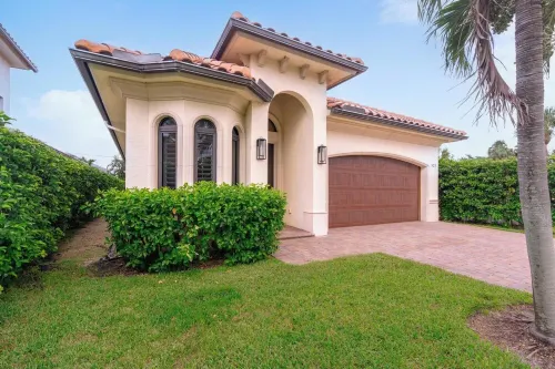 Private Pool Oasis Minutes to Naples’ Best Beaches Hotels in Naples Park