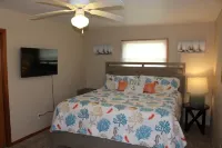 Cheerful, Semi Oceanfront, pet friendly, w/pool