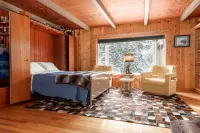 Glacier Snow Fox Lodge - Inside Glacier Park - Creek-front Hotels near Glacier National Park