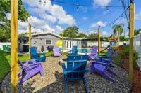 Hot Tub, Heated Pool, Mini Golf  Island Vibes Hotels in Pinellas County