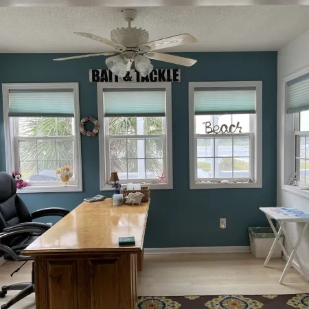 Enjoy the ICW overlooking N. Topsail Beach with Pier and 2 boat lifts. Pets OK