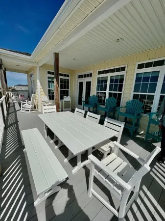 Beautiful!-Heated Saltwater Pool!-Ocean Views!-2nd Row 5Br/4+2 Half BA-Elevator!