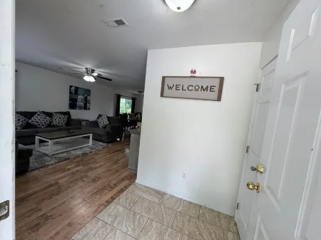 Cozy house close to the Branson strip and all golfing courses! kids friendly. Отели рядом с достопримечательностью «The SKY Deck at Parakeet Pete's Waterfront Zipline»