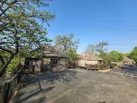 Charming Lake Villa nestled in a quiet cove of Lake of the Ozarks Hotels in 
