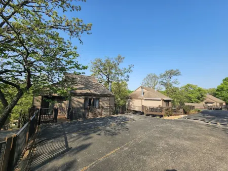 Charming Lake Villa nestled in a quiet cove of Lake of the Ozarks