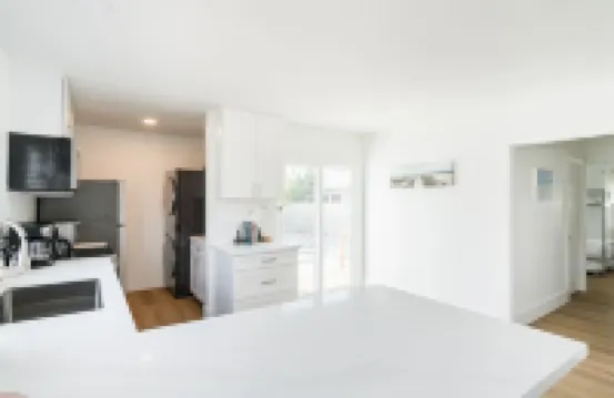 Beach House w/ Private Pool & Spa mins to beach!