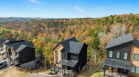 Cozy 4-Bedroom Sevierville Cabin with Pool, Hot Tub, Arcade & Mountain View