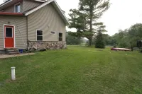 Backyard Trails and Lake Hayward with Canoe!