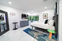 Three King Suites Private Get Away Hotels near Sandspur Island