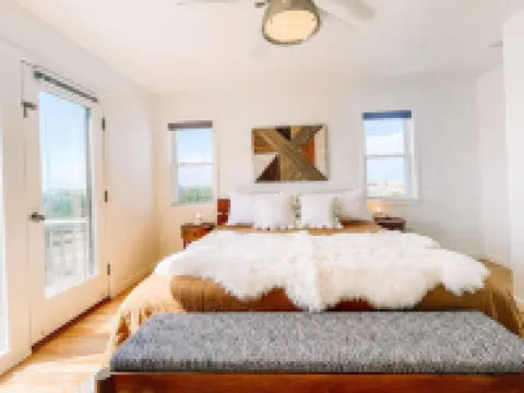 Dune Haus ~ Lovely Oceanfront Cottage Private Cape Hatteras Beach HotTub Lift