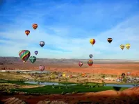 Lake Powell 4 BR, Hot Tub, on Golf Course, Views!