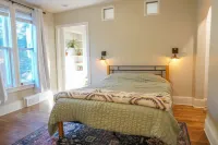 Downtown, beautifully remodeled entire home