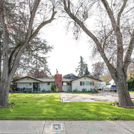 Gateway to Yosemite, Mins to UC Merced, Beautiful 3 Bedroom, 2 Bath home.