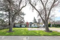 Gateway to Yosemite, Mins to UC Merced, Beautiful 3 Bedroom, 2 Bath home. Hotels near Applegate park - Rotary Scout Hut