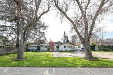 Gateway to Yosemite, Mins to UC Merced, Beautiful 3 Bedroom, 2 Bath home.