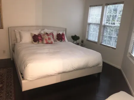 Beautiful  Vacation Townhome Отели в г. Тастин