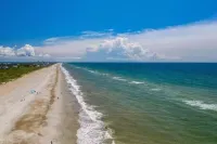 ~New Openings~ Tropical 2 Bed 2 Bath, in an Oceanfront Complex with 3 Pools
