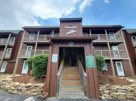Cozy Loft nestled atop of Snowshoe