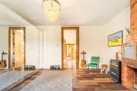 130 Yr Old Whimsical Gem On 1.3 River Front Acres