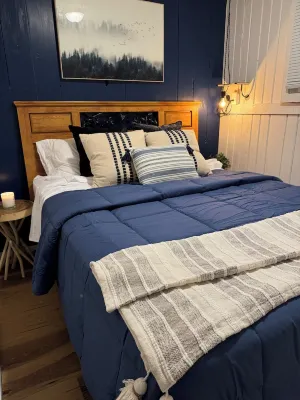 Charming Renovated  Cabin with a Cottage vibe.  Thus "The Cabbage"
