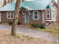 CHARMING Saluda on My Mind – 2min Walk to Downtown Hotels in Saluda