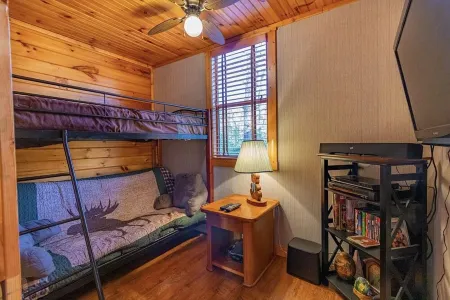 Ridgetop Retreat with Mountain View & Hot Tub! Unit 3 BrysonCity! GSMR!