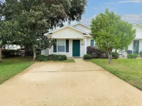 2 BR Cozy home close to NAS, West Pensacola & Perdido Key
