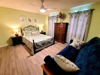 Serendipity Lakehouse with dock, canoes and kayaks  plus we are pet friendly!