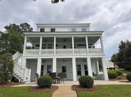 Stunning views of Lake Blackshear!