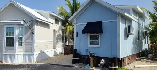 Tiny home in Key Largo with Private Dock, Tiki Hut and Boat Lift - Country Houses
