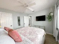 Cozy two bedroom with a private porch in Delray's Hottest Neighborhood