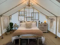 White Canvas Camp - Luxury A/C Glamping in Naples! 에밀리오 산체스 아카데미 플로리다 주변 호텔