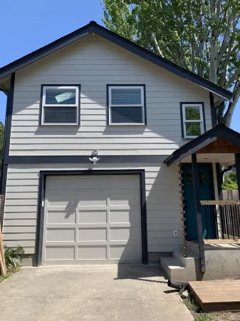 Close to Children's hospital, parks, trails and UW, 1 bed/1 bath Отели рядом с достопримечательностью «Парк Мэттьюс Бич»