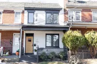 Elegant townhome with a Hot Tub for couples and small families - Lancaster City Hotel dekat Franklin & Marshall College