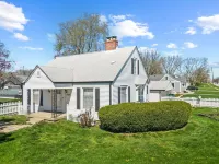 Charming Home in Speedway. King Beds. Pet Friendly!