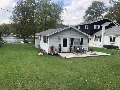 Lake House on Great Bear Lake with Pontoon available, all sports lake
