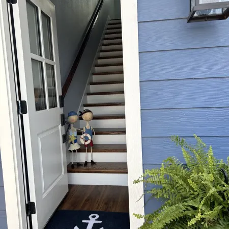 Lake Granbury Cottage, Just steps from the historic square!