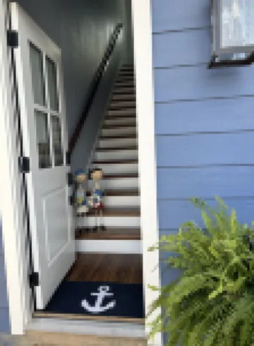 Lake Granbury Cottage, Just steps from the historic square!