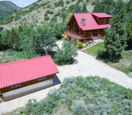 Luxury Cabin at Mirror Lake Retreat Отели в г. Самак