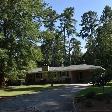 A cozy single family home located right in the center of Augusta!