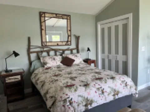 Rock River Retreat Boathouse Bungalow...Relax, Refresh, and Enjoy this Zen Den Hotels in Dodge County