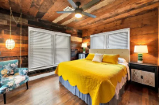 The Duet 1 BR- Just Steps from Baylor University and Minutes from The Silos