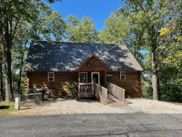 Trails End Cabin- 10 Min- Silver Dollar City; 15 Min- Branson; New Tiled Showers - Bathtub