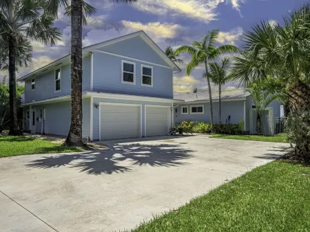 5BR/4.5B Beach House- heated pool, deep water dock, walk to beach!