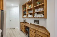 Summit Sanctuary: Urban Elegance mins from Downtown - Bungalows