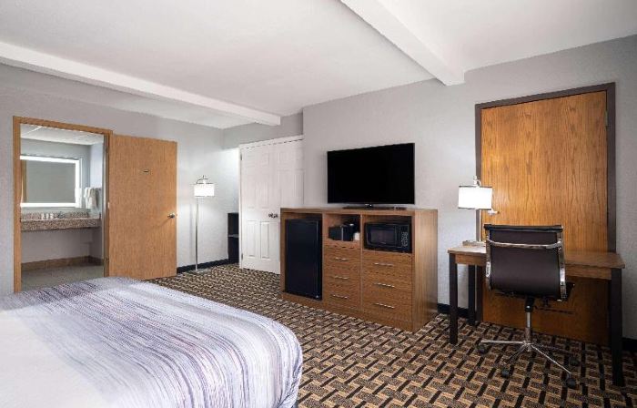 AmericInn by Wyndham Woodstock IL