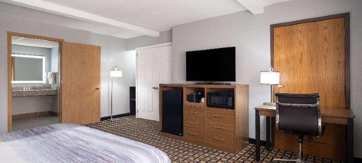 AmericInn by Wyndham Woodstock IL Hotels in McHenry County