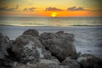 Beachfront Studio right on the Sand! Ground Floor Newly Remodeled, Gulf View - M