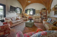 Tuscan house for groups,families,Authentic,Nature, Peace,Pool,Exclusive, Privacy